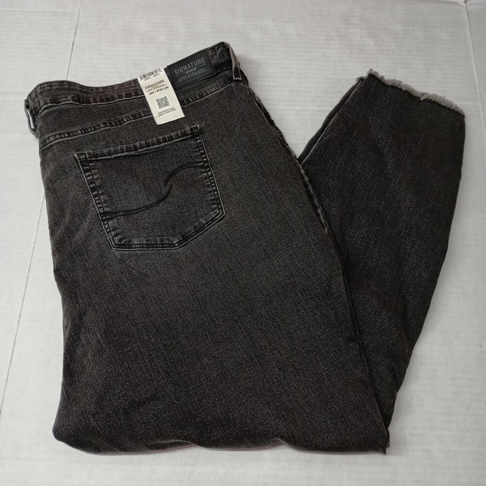 Levi High Rise Skinny Jeans Woman's Size 28S 39x28 Raw‎ Hem